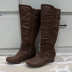 Brown Knee-High Women's Boots size women’s 8.5
